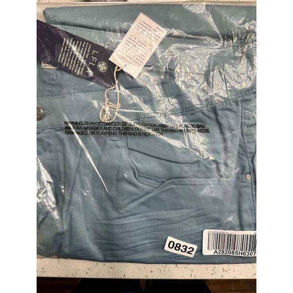 NWT Laurie Felt QVC Wave Denim 5-Pocket Crop Straight Jeans 28W in Dusky Blue - Picture 2 of 2